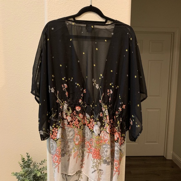 ✨ Torrid Floral Kimono - Picture 5 of 5